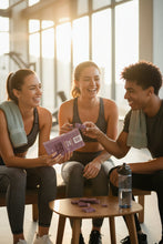 Cargar imagen en el visor de la galería, Chocolate blanco vegano sin lácteos – acaí, macadamia y panela – Yogi Super Foods Guatemala