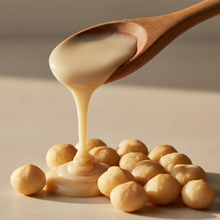 Cargar imagen en el visor de la galería, Mantequilla de Macadamia Tostada cremosa en cuchara grasas saludables premium – Yogi Super Foods Guatemala