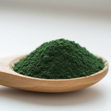 Cargar imagen en el visor de la galería, Espirulina en polvo – proteína vegetal 60-70% – superalimento natural – Yogi Super Foods Guatemala
