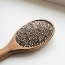 Cargar imagen en el visor de la galería, Semillas de chía orgánicas de Guatemala – omega-3 y fibra natural – Yogi Super Foods
